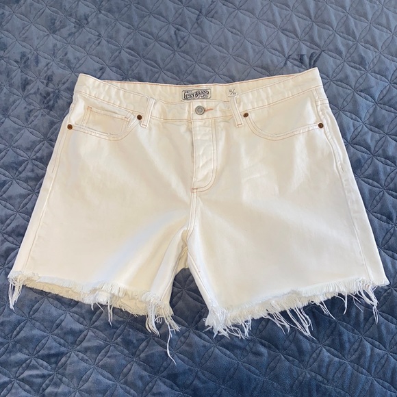 Lucky Brand Women's Mid Rise Relaxed Short - Picture 3 of 11